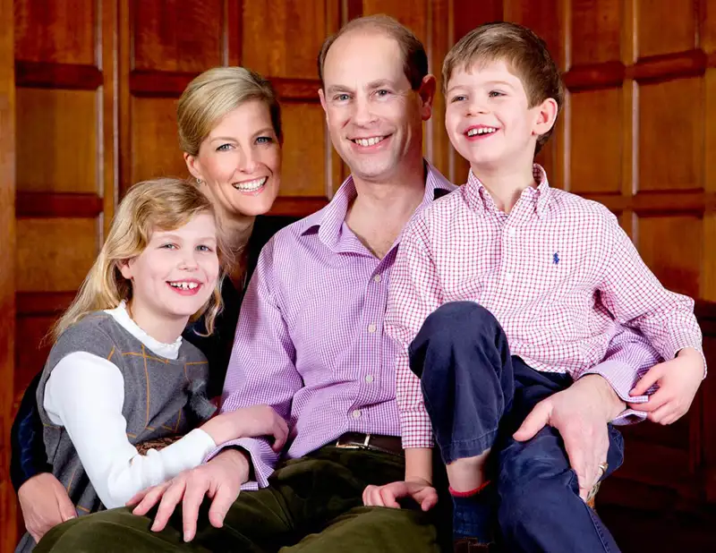 Eduardo, Sophie Rhys-Jones, Louise y James