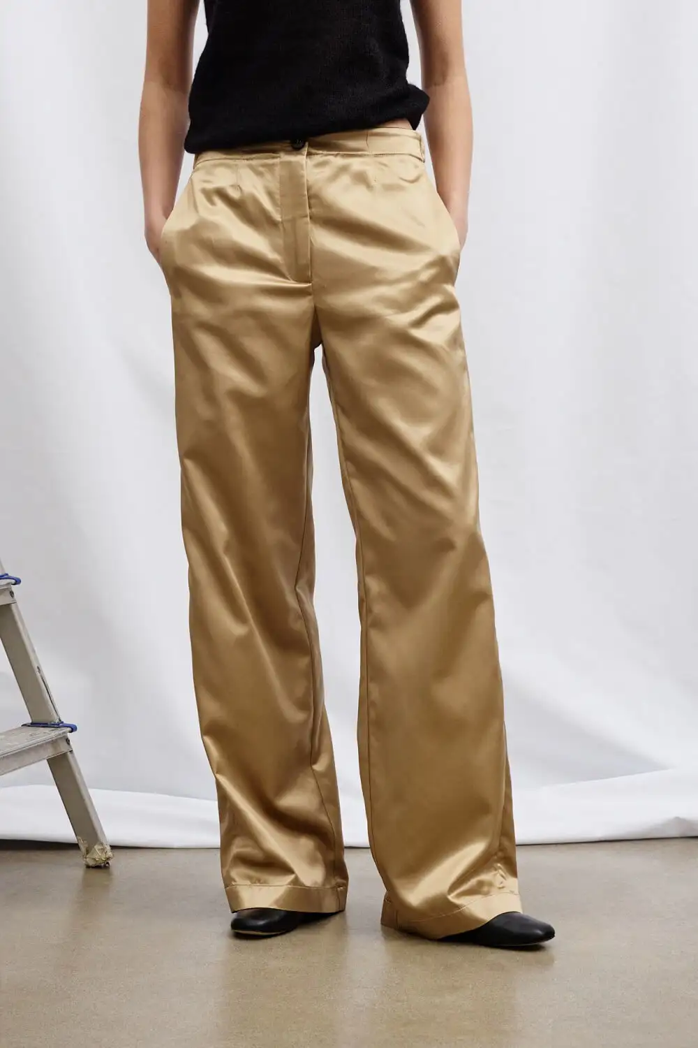 que pedir en Navidad pantalon dorado pomandere