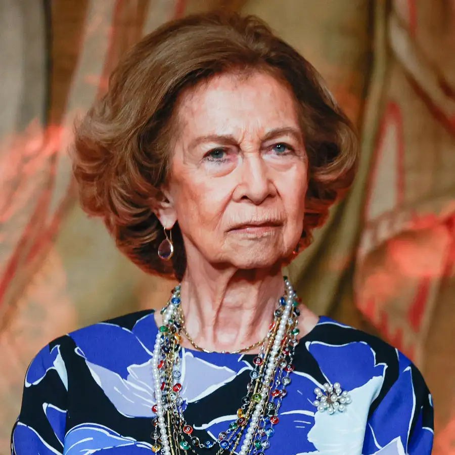 El importante plan oficial que la reina Sofía no ha podido cancelar y la aleja de su hijo Felipe en el momento más delicado