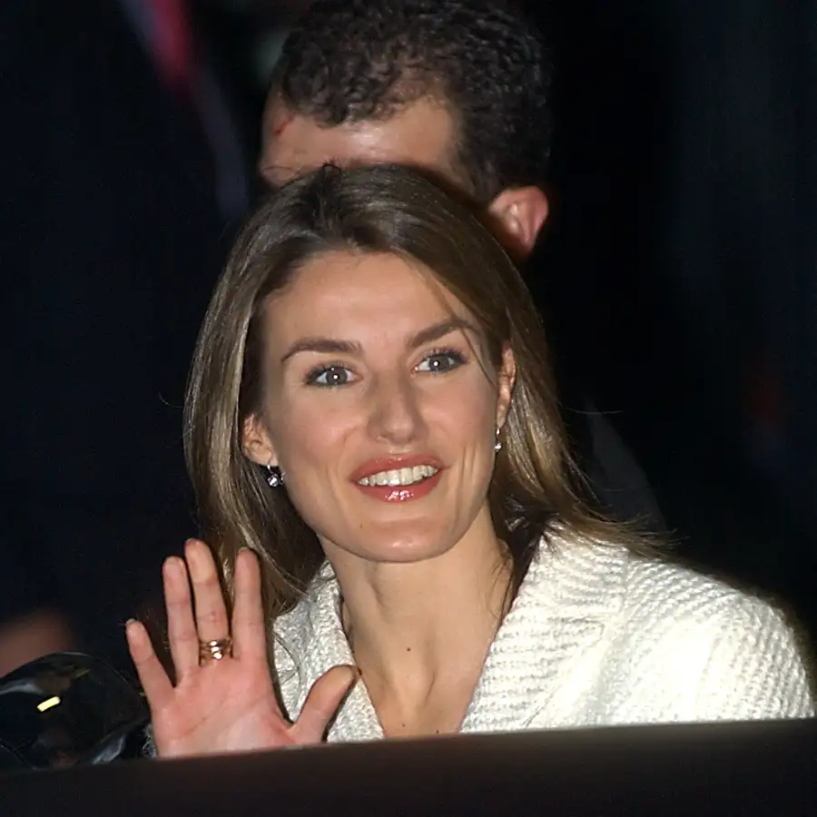 Con ropa prestada y sin ninguna muestra de cariño: así fue el primer acto oficial de Letizia como nueva integrante de la Familia Real