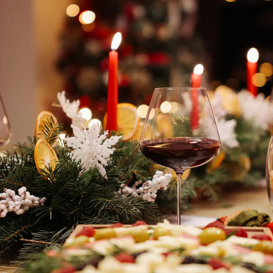 Así es la cesta de Navidad que LIDL regala a sus empleados: con su mejor vino y muchas ideas para canapés (en vídeo)