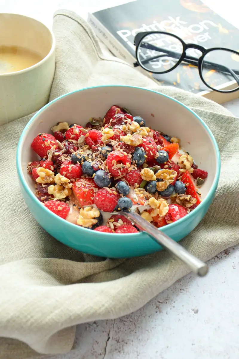 Desayunos saludables Porridge de avena y frutos rojos