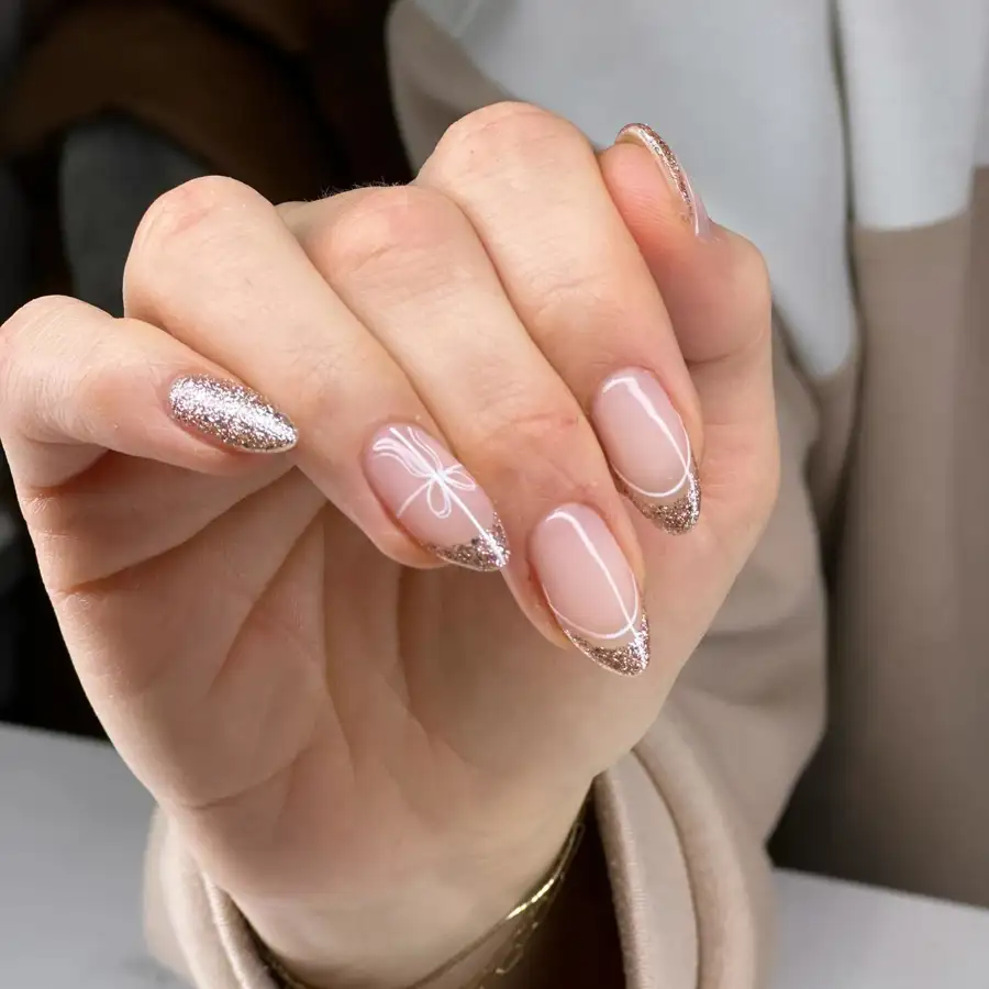 15 ideas de manicura francesa de Navidad muy elegantes, discretas y en tendencia