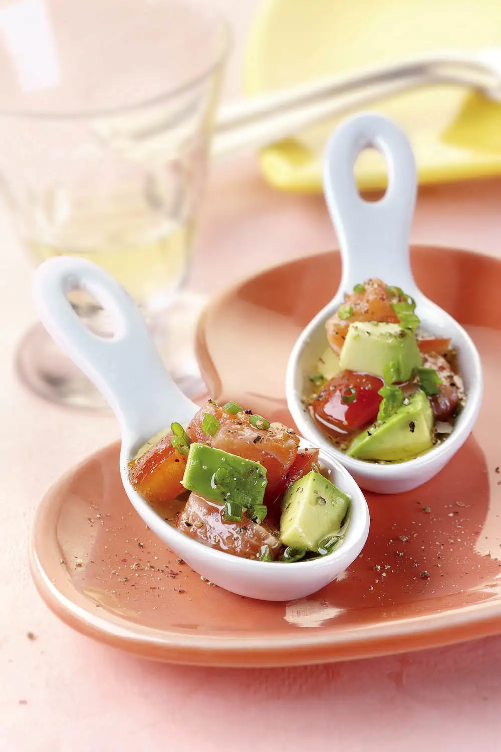 cucharillas de salmon y aguacate