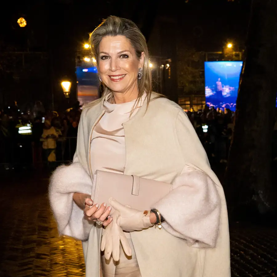 Ni vestido ni falda: los pantalones palazzo de Máxima de Holanda en color champange son la tendencia más favorecedora para Navidad