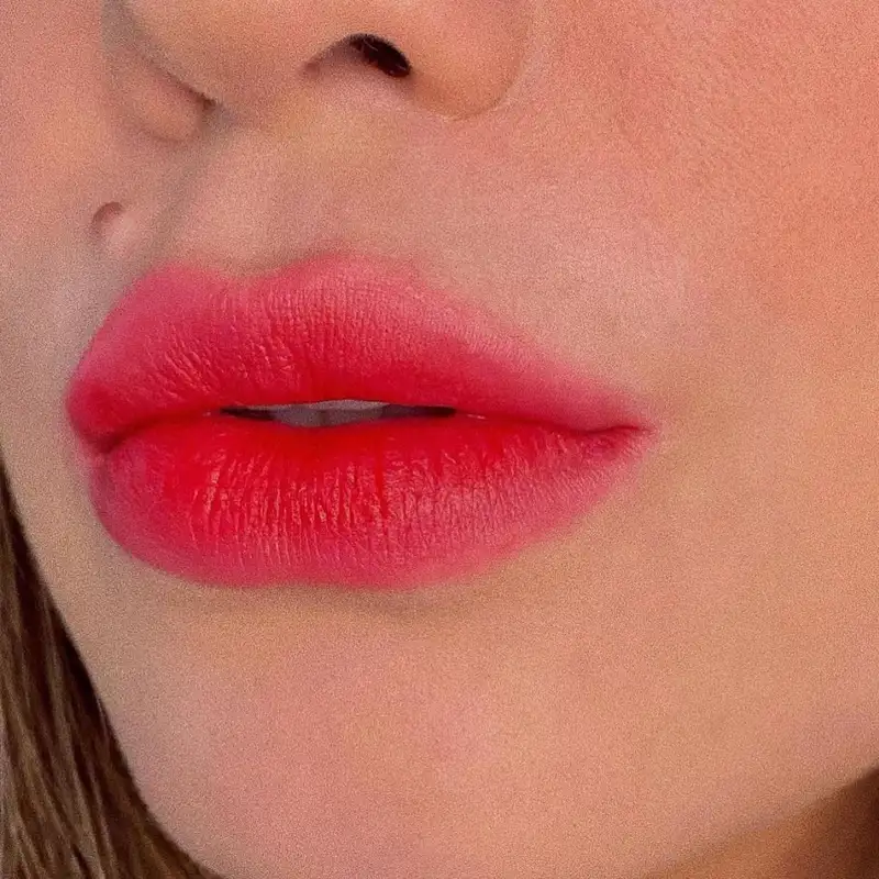 tendencias maquillaje 2025 blurred lips