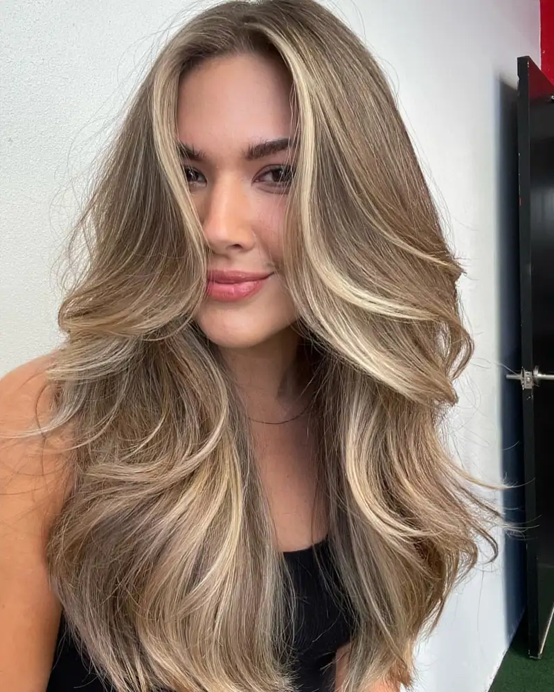 cortes de pelo para cara redonda y cabello fino  Largo escalado