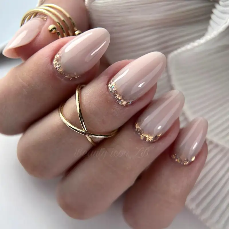 Manicura beige