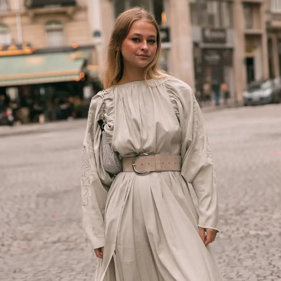 Adiós a llevar vestidos con botines: 10 zapatos planos, bonitos y cómodos que sientan fenomenal