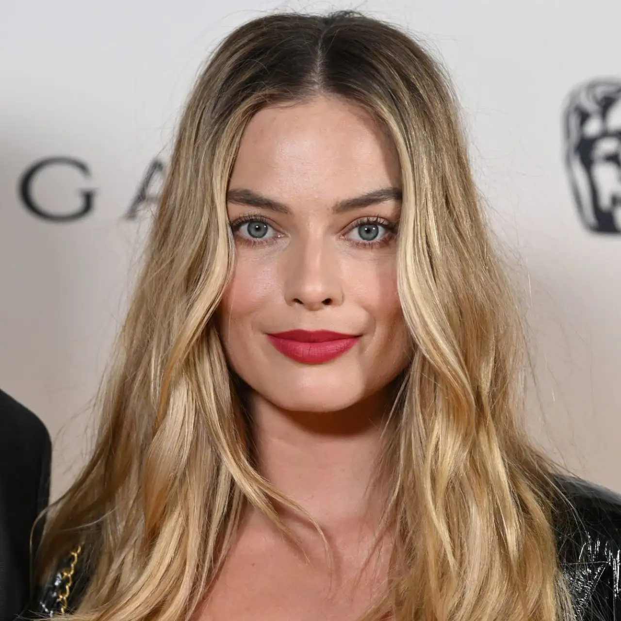 cortes pelo largo a capas Margot Robbie