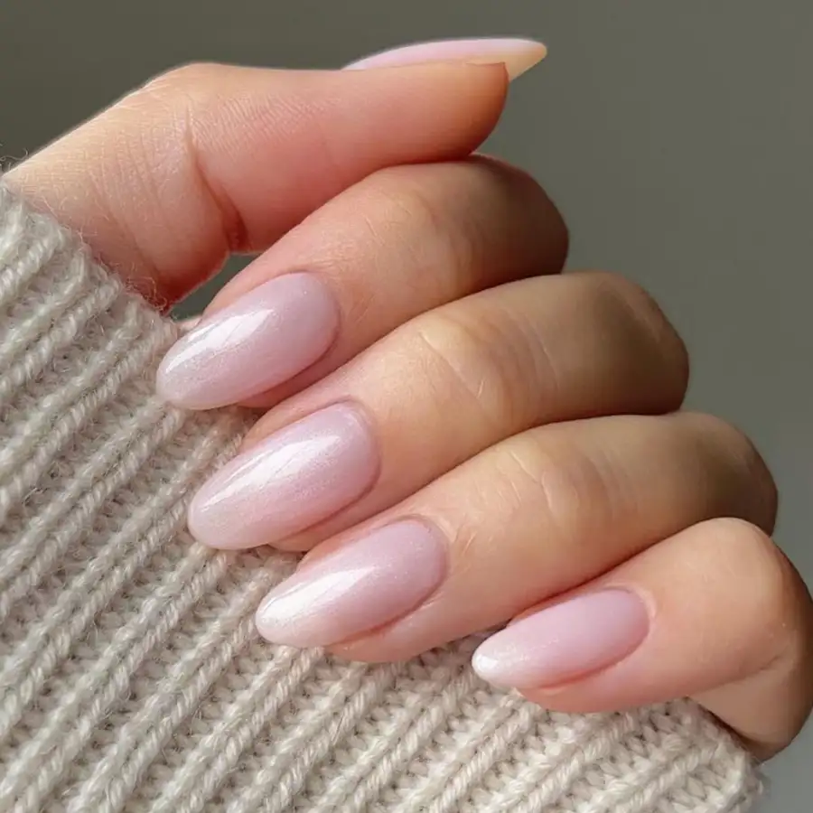 Cómo llevar las uñas almendradas en invierno 2024: 10 diseños antiedad muy elegantes que son tendencia