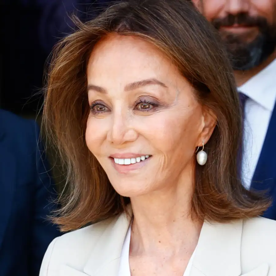 Una experta en medicina estética pone un 8 a las operaciones faciales de Isabel Preysler: "Prefiero que se vea la edad, las arrugas son nuestras"