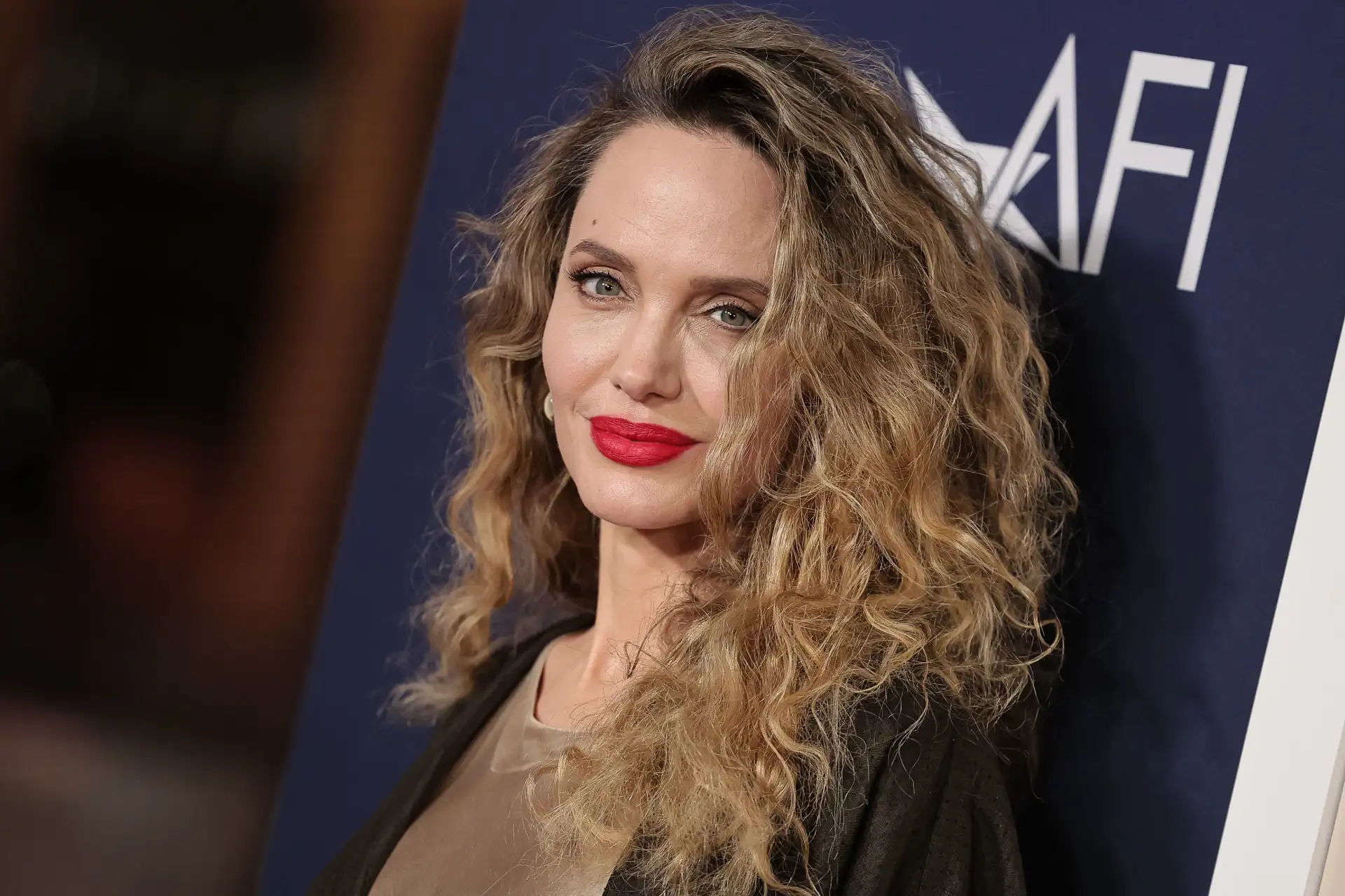 champu curly angelina jolie