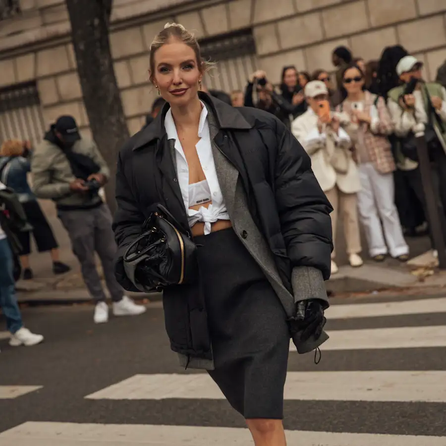 Ayer llegó a Zara el plumífero impermeable con el color tendencia de 2025: elegante, térmico y no suma tallas