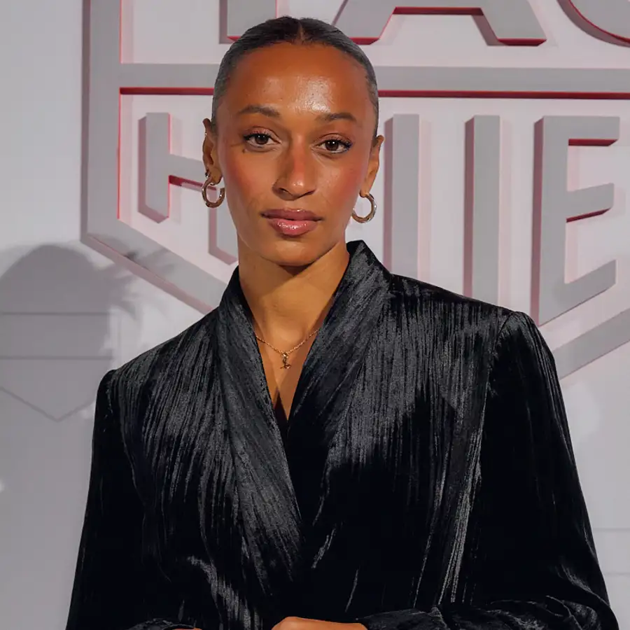 Del traje aterciopelado de Ana Peleteiro al rompedor escote de Marta Hazas: las estrellas se adelantan a la Navidad con sus looks para la noche del lujo en Barcelona