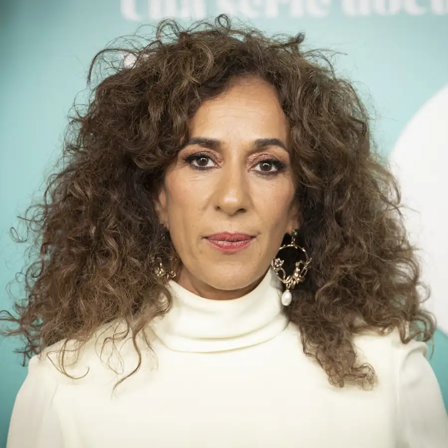 La blusa romántica con toque español que Rosario Flores lleva con traje es la tendencia boho de Zara perfecta para Navidad
