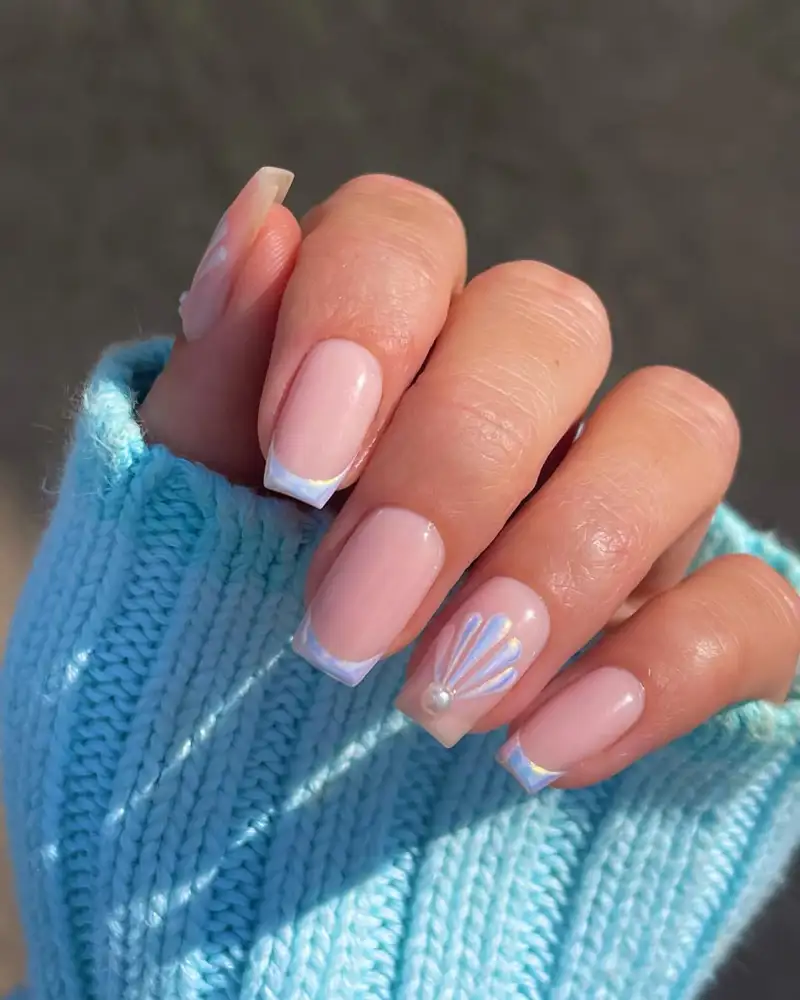 uñas perladas elegantes Francesas con detalles perlados