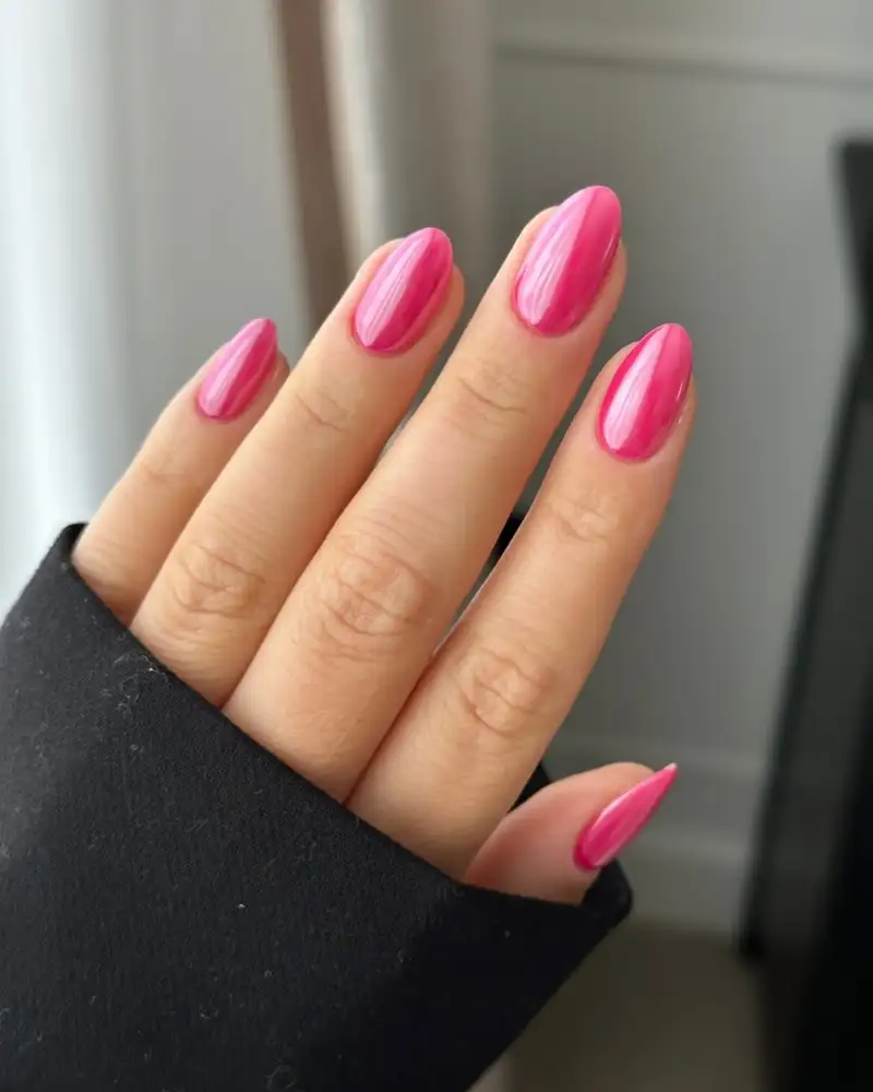 uñas perladas elegantes Fucsias