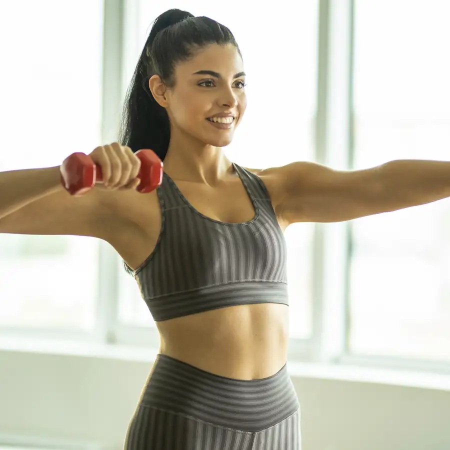 7 ejercicios de tríceps para mujer que puedes hacer en casa: definen y tonifican el brazo