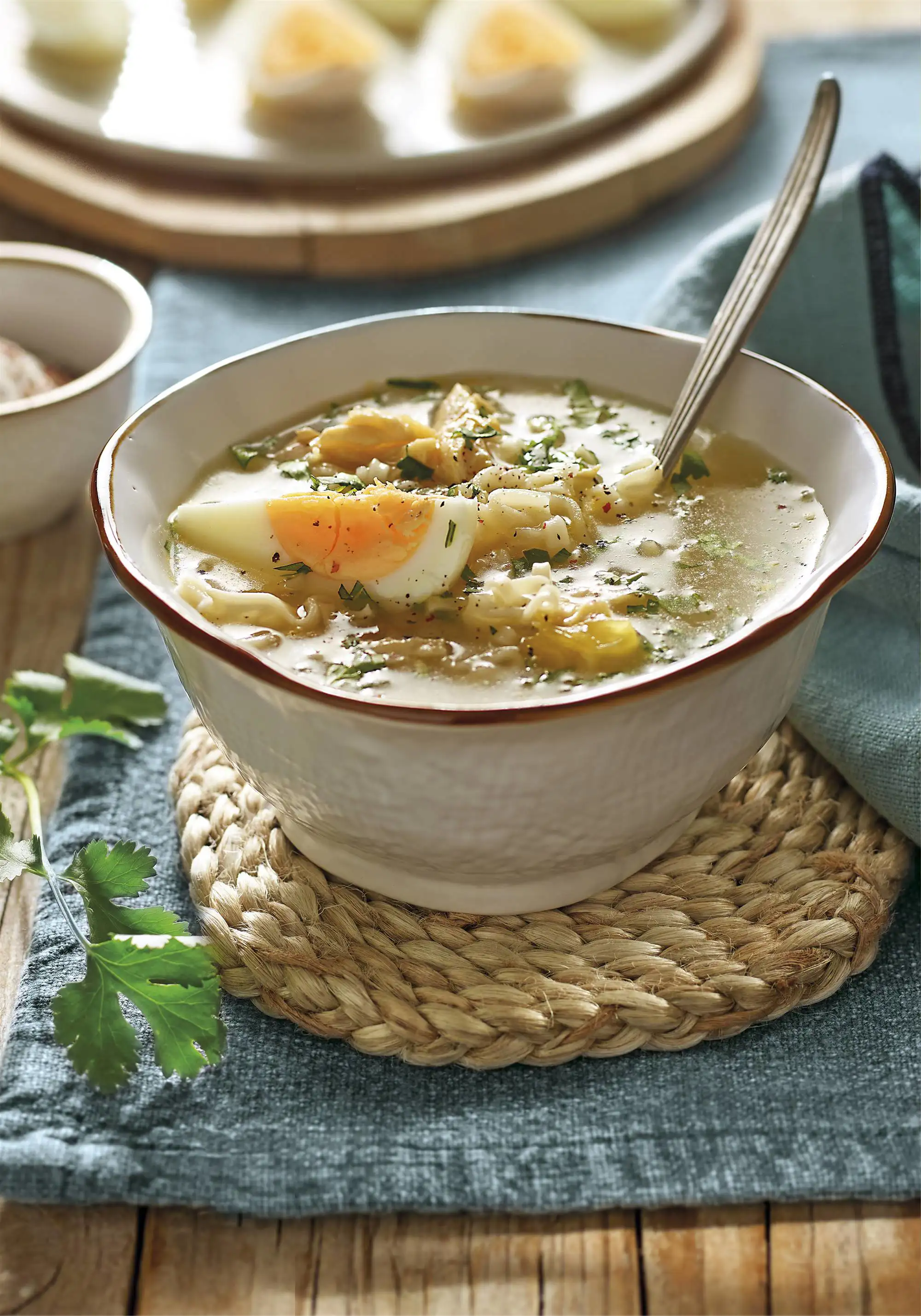 cenas ligeras sopa de fideos con huevo