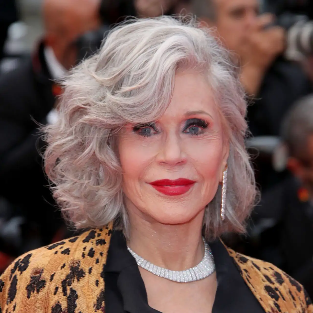 cortes de pelo corto para mujer de 60 cara redonda Jane Fonda