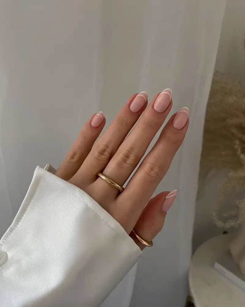 manicura francesa invisible tendencia verano 2024