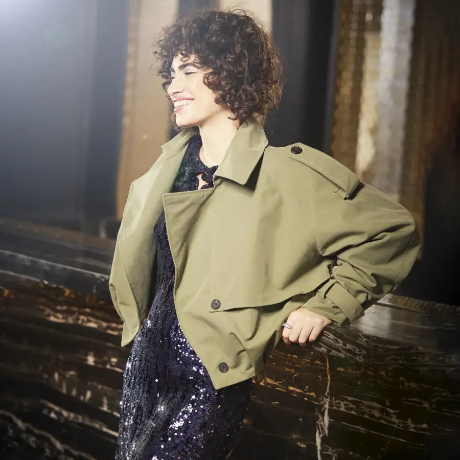 6 looks de fiesta con básicos y toques metalizados creados por Óscar Visitación, estilista de CLARA