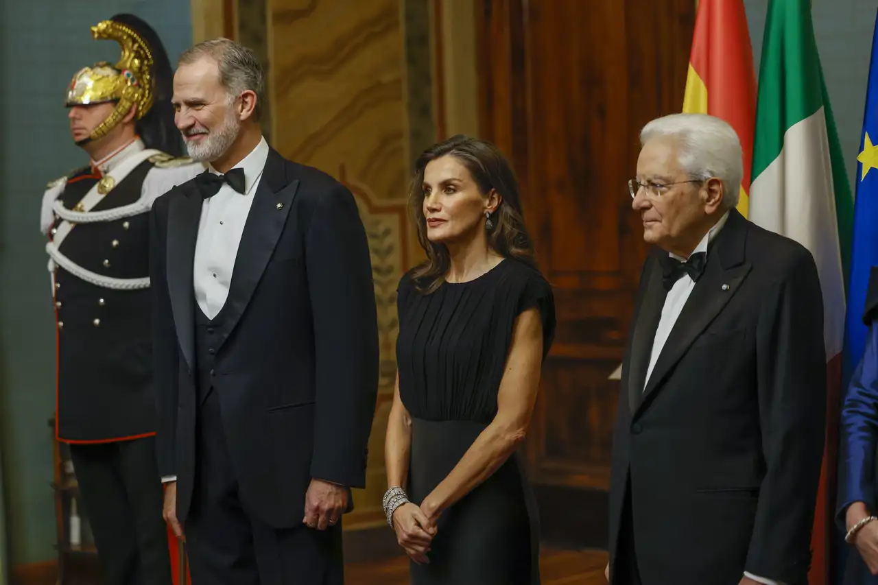 El look de la reina Letizia en la cena de gala italiana