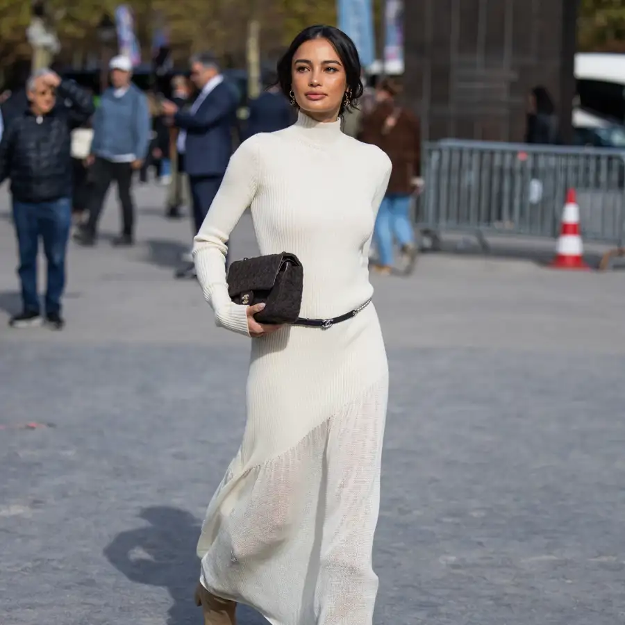 10 vestidos largos aptos para bajitas que suman centímetros de forma elegante este invierno