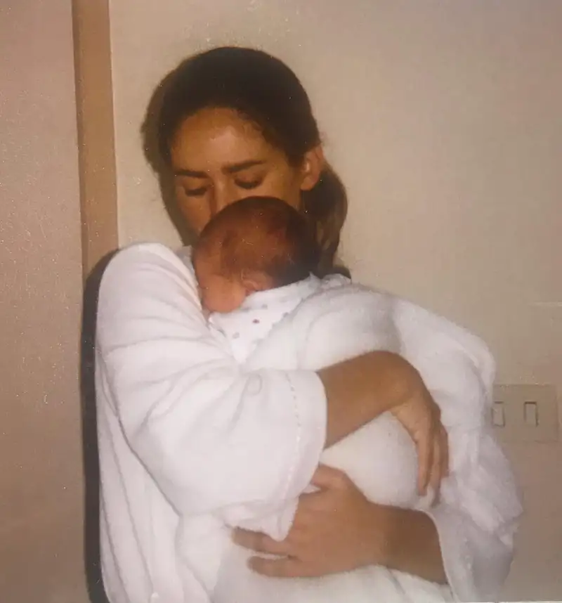 Alejandra Martos con Manuela de bebé