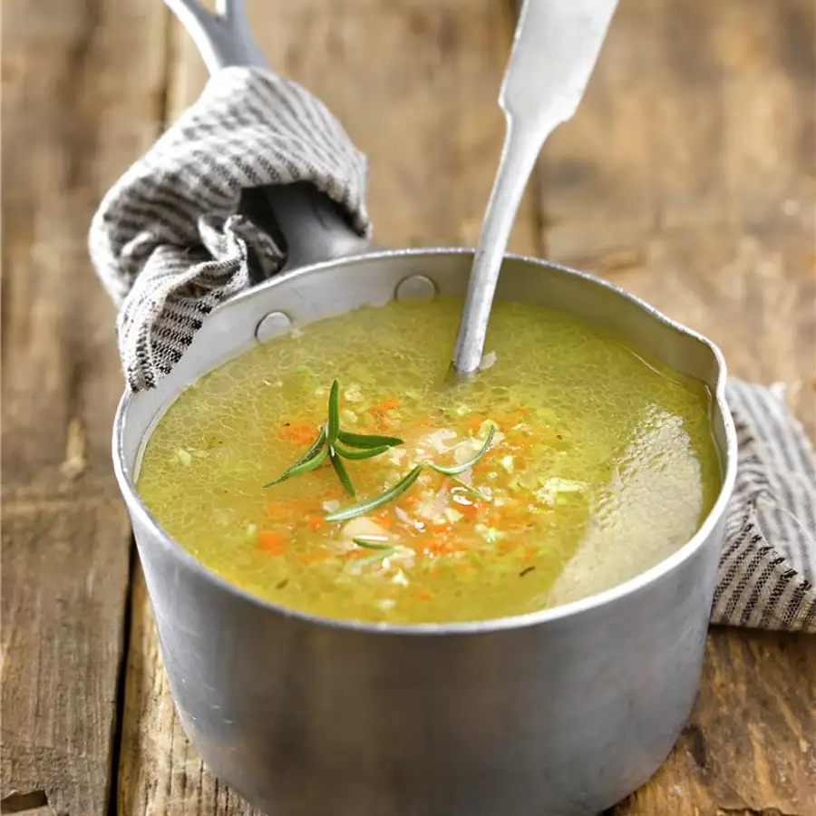 Esta sopa "quema grasa" es perfecta para cenar en Navidad: tiene efecto vientre plano, es fácil y saciante