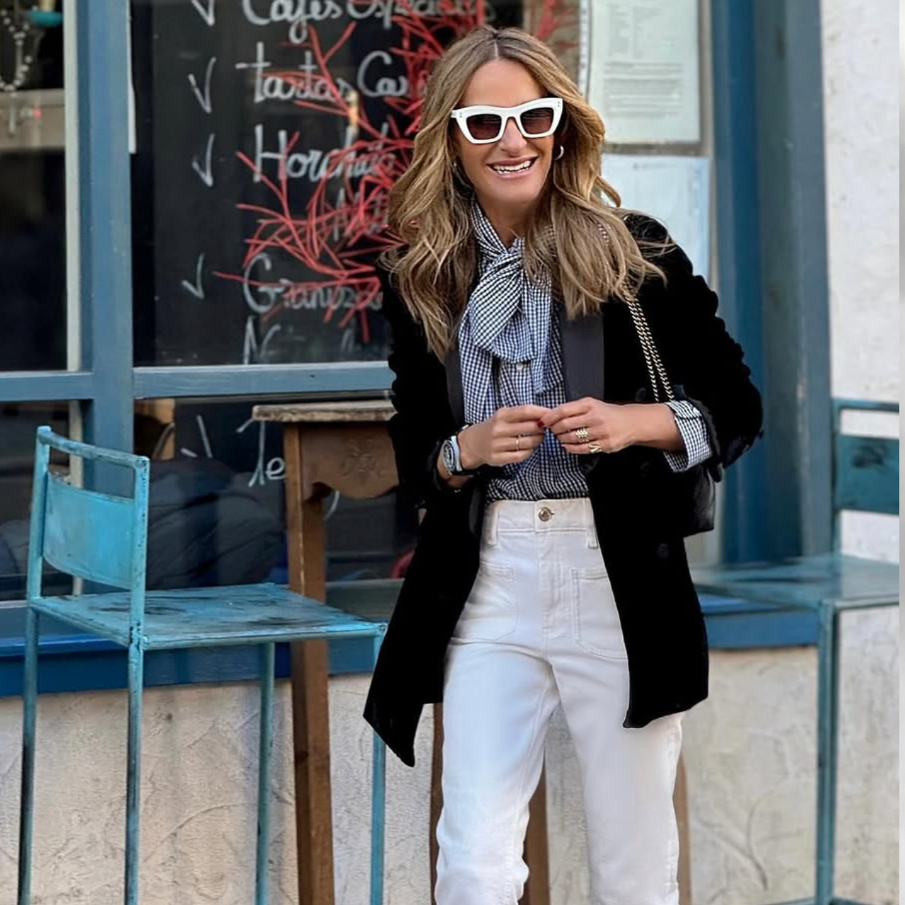 Blusa con blazer negra y botines