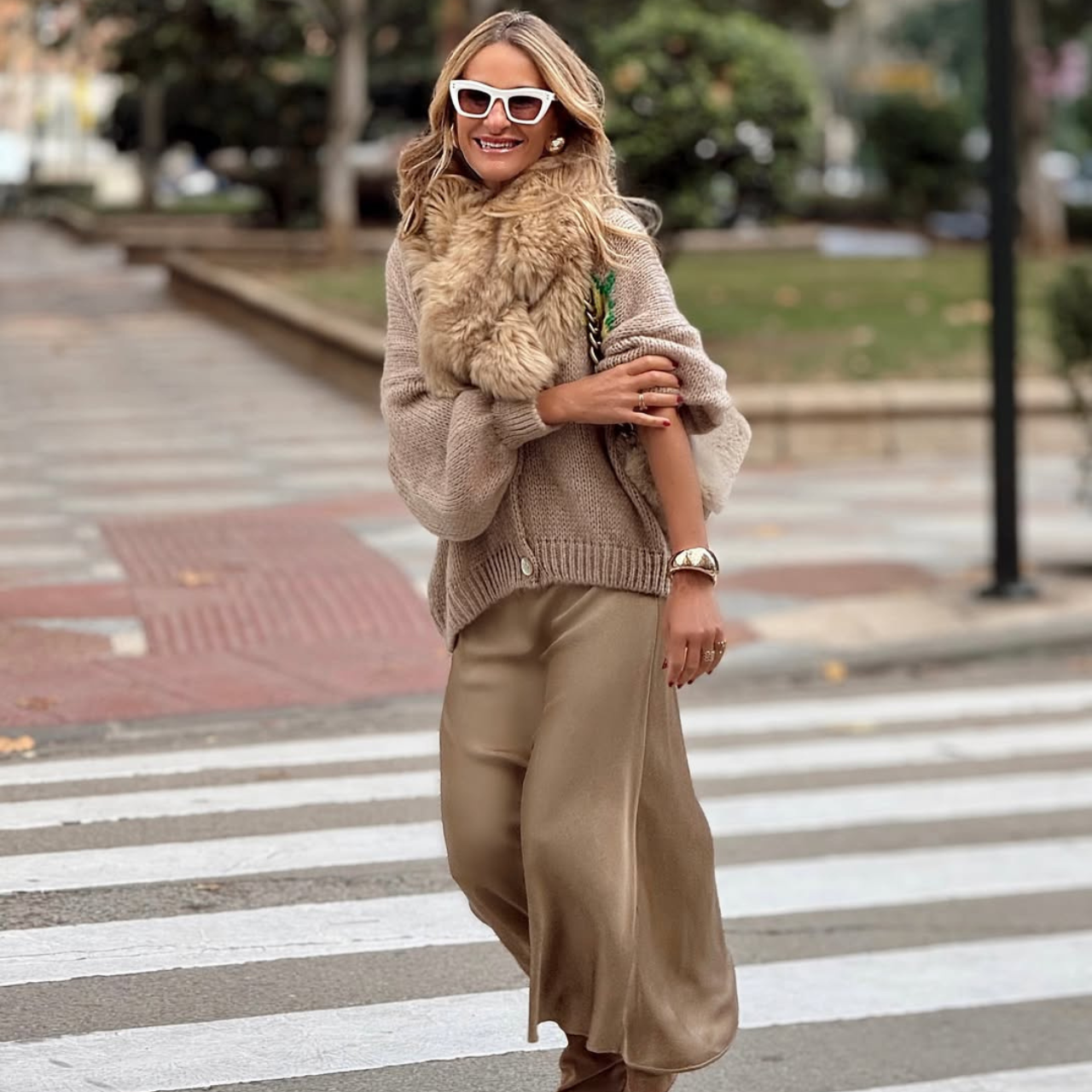 Falda midi con botines y jersey