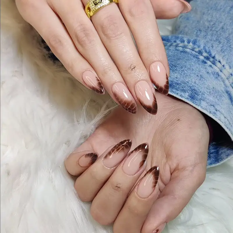 Uñas francesas Mocha Mousse