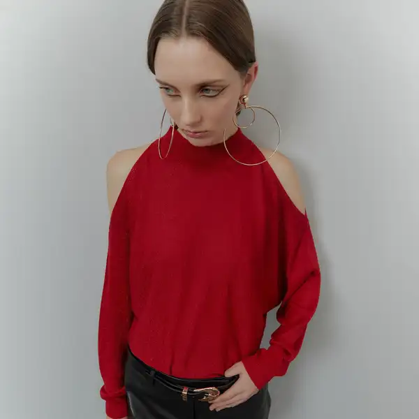 Jersey cut out rojo de cuello alto Sfera