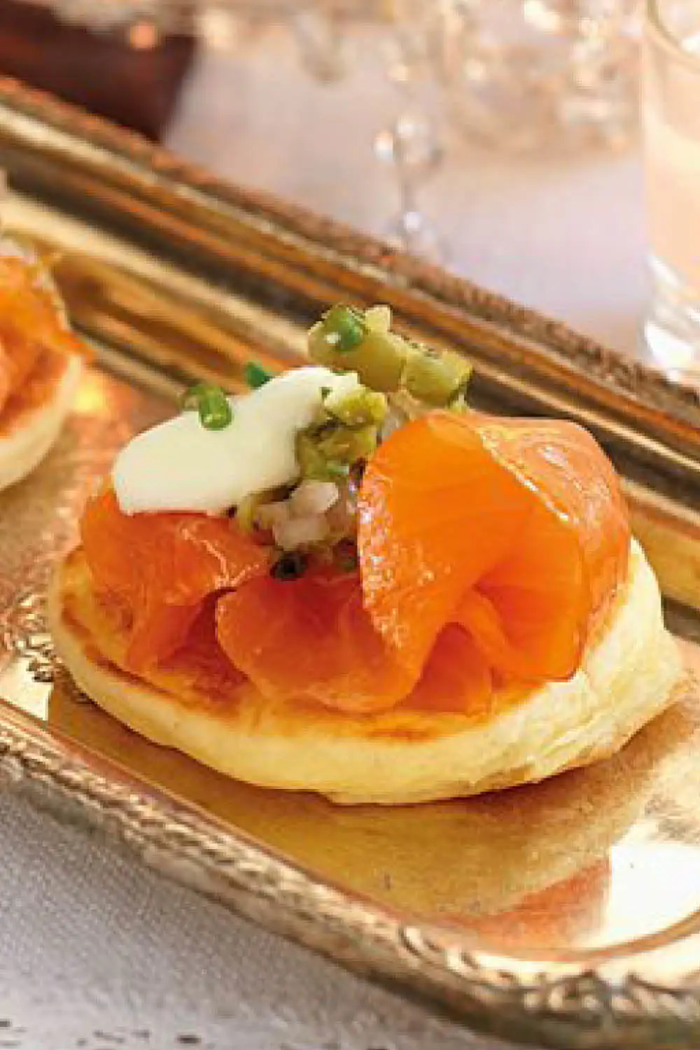 canapes de ahumados sobre blinis