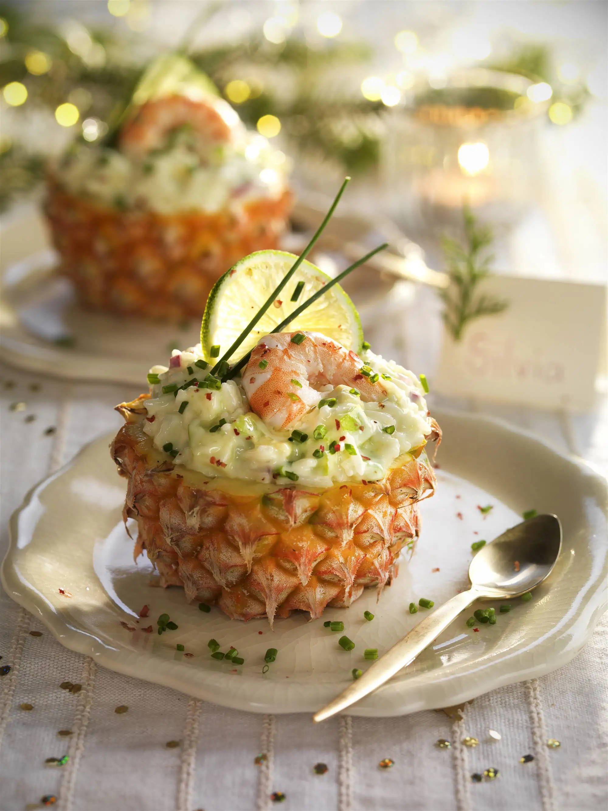 Ensalada tropical de arroz, piña y gambas