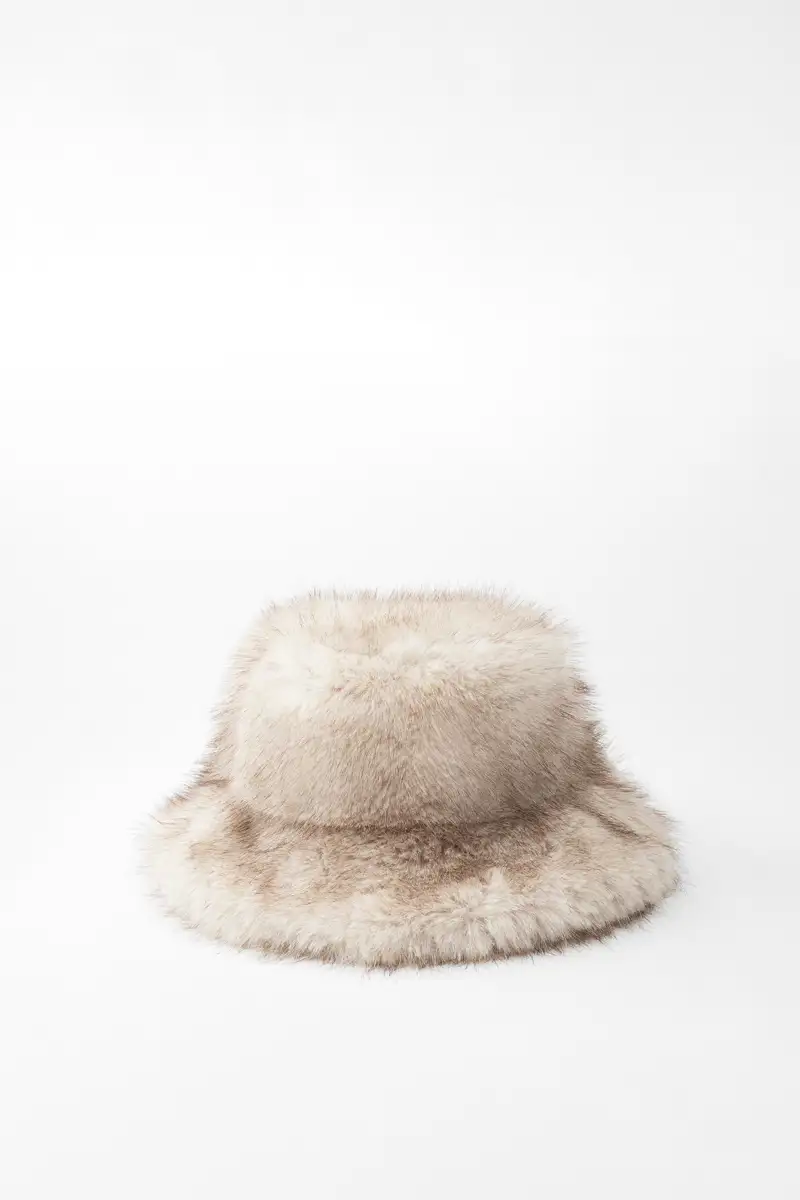 Novedades de Zara 2025 Gorro pelo