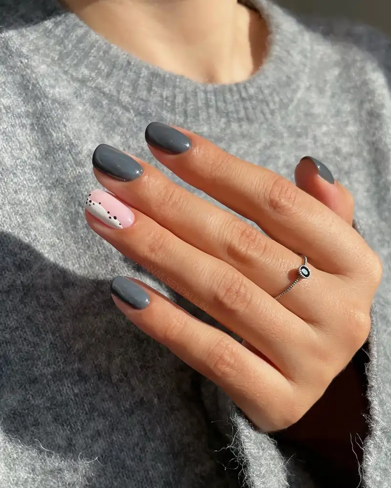 Uñas gris oscuro