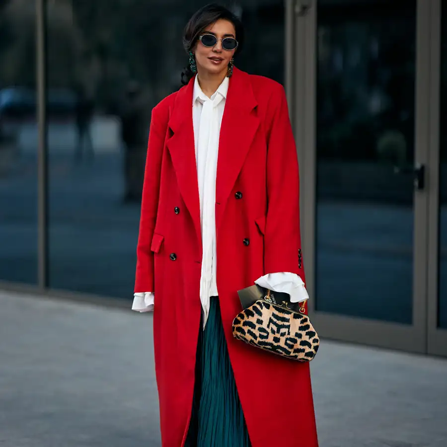 Adiós abrigos de paño negros: 10 alternativas de Sfera en colores tendencia que las mujeres elegantes agotarán antes de las rebajas