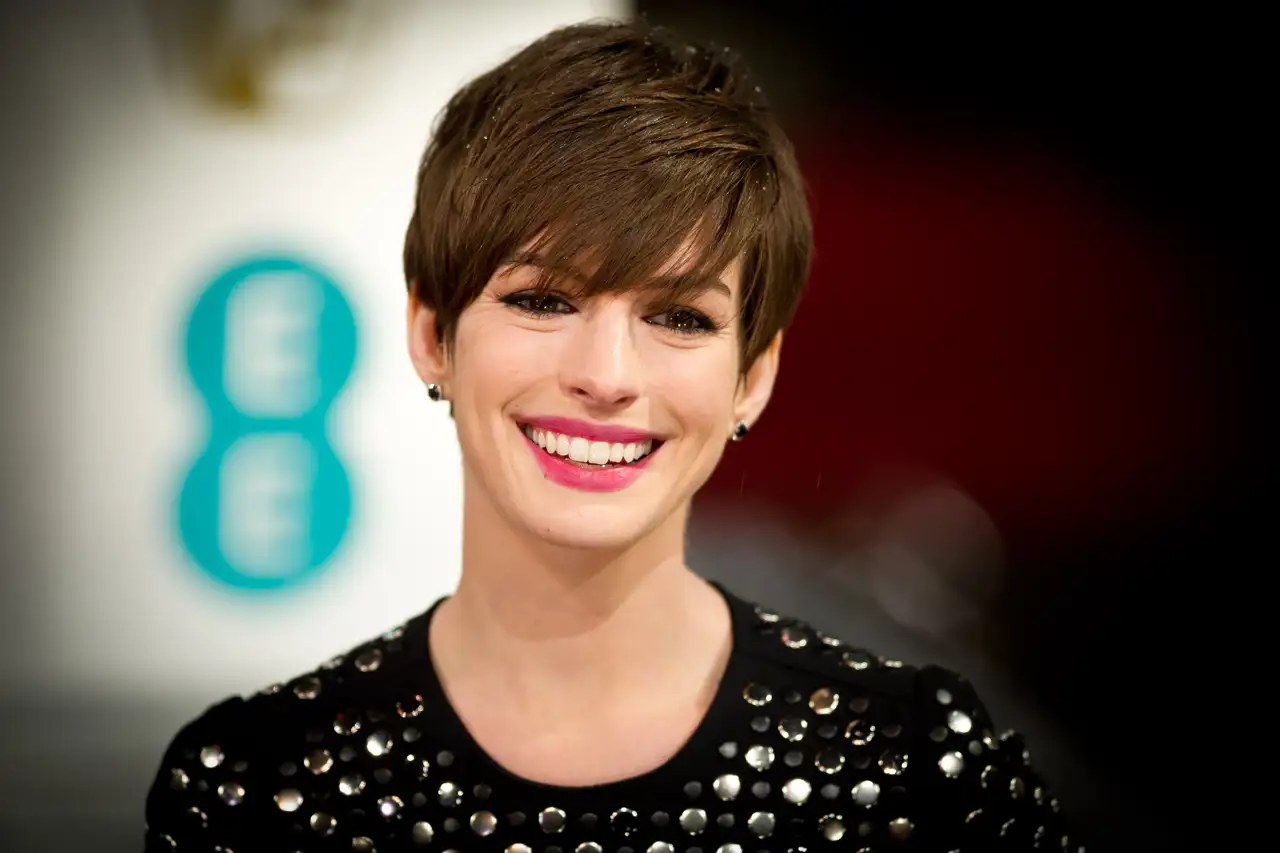 anne hathaway pixie