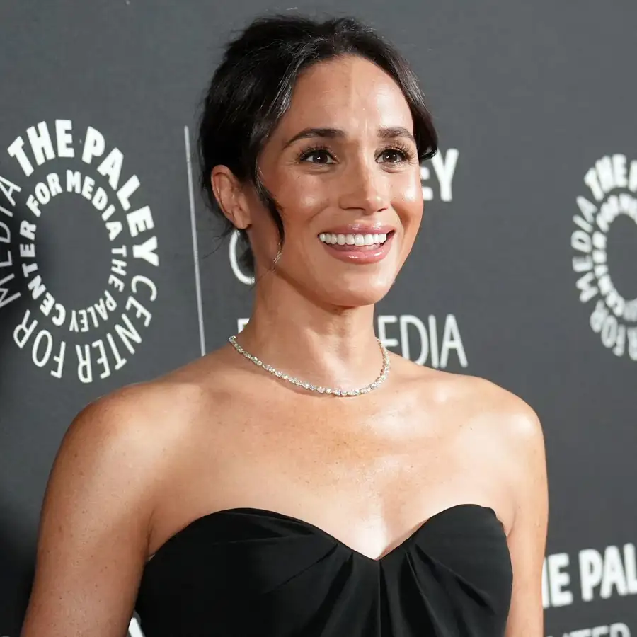 Meghan Markle vuelve a la carga: el movimiento a la desesperada con el que dinamita su relación con la Corona británica