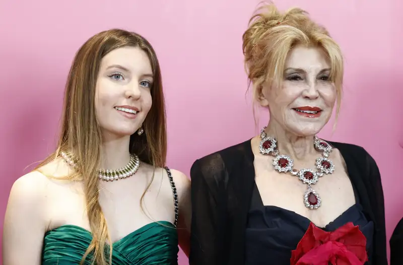 Carmen Cervera hija y Tita Cervera