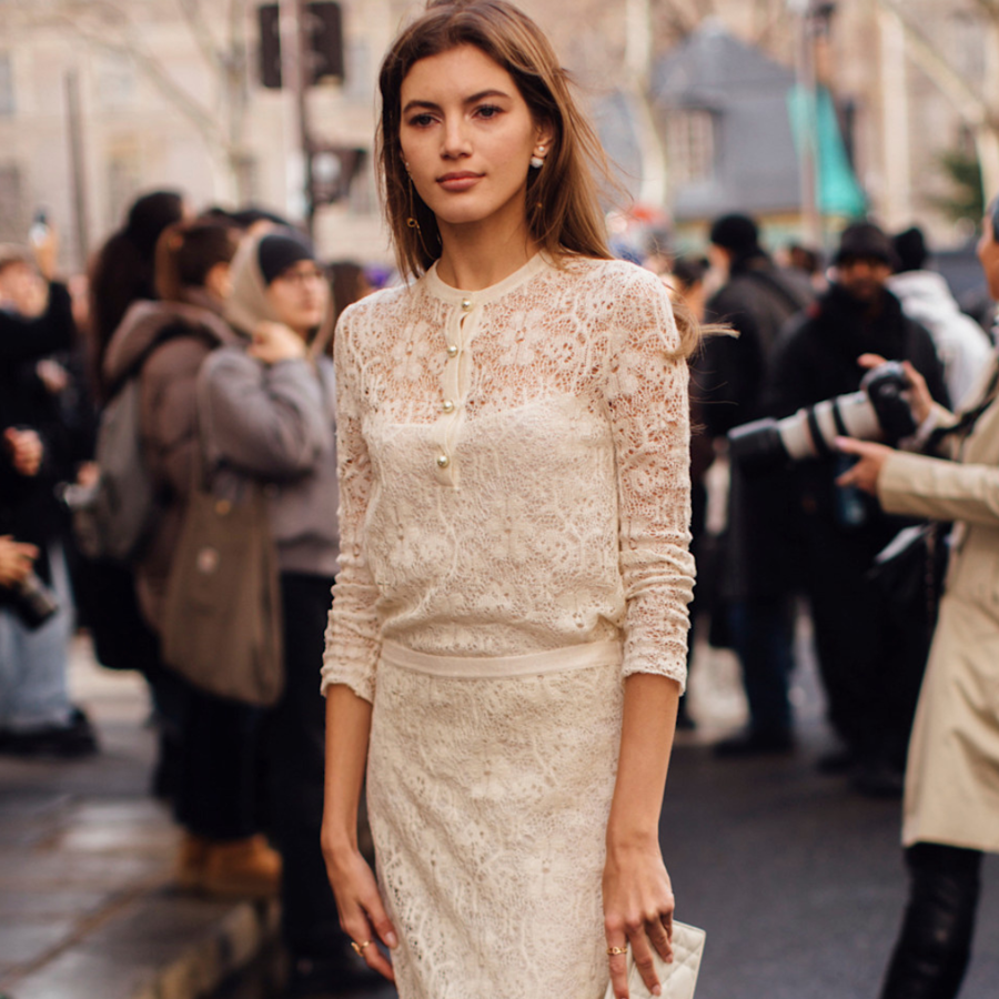 Sfera tiene las 5 blusas boho de tendencia de 2025 que mejor combinan con vaqueros y botines: elegantes, holgadas y muy rebajadas