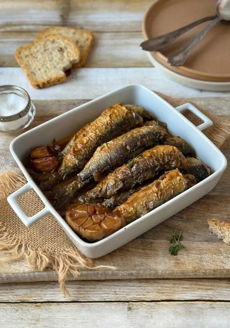 sardinas marinadas con ajo y perejil