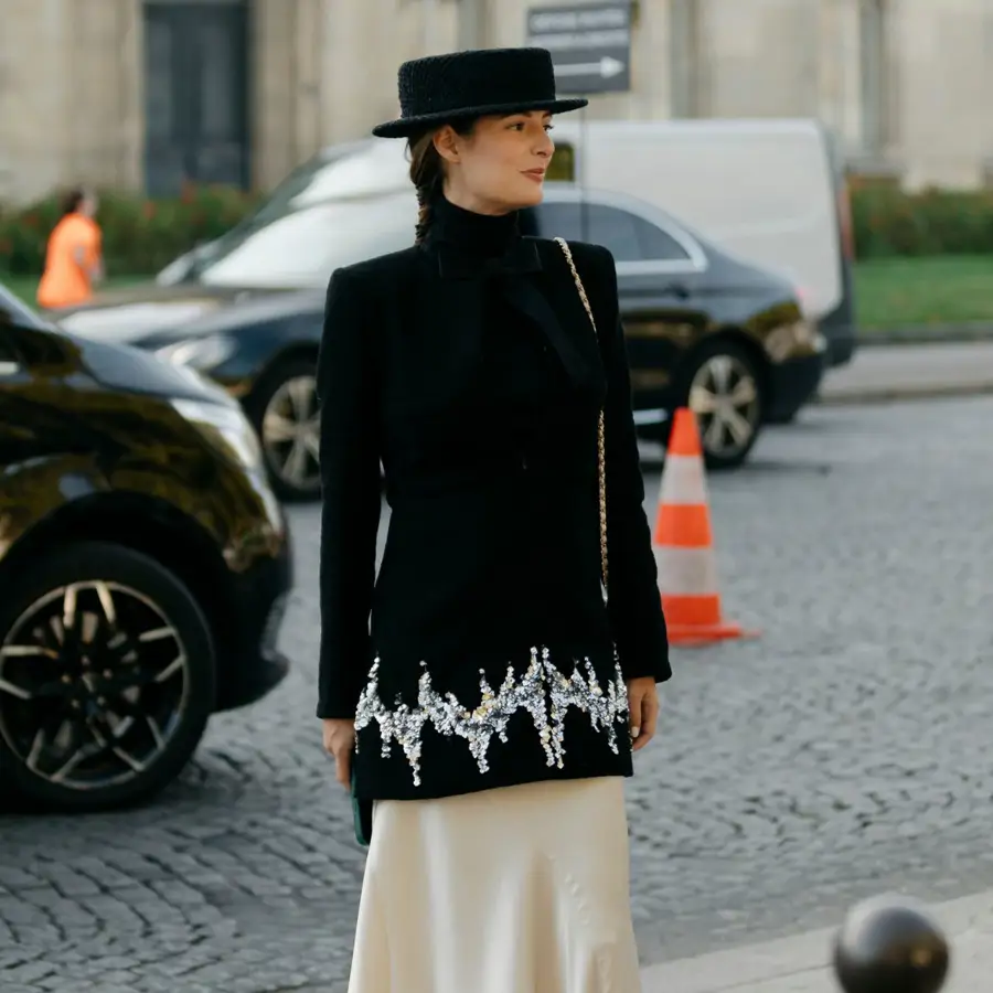 Cómo llevar falda satinada en invierno: 10 looks elegantes para muchas ocasiones