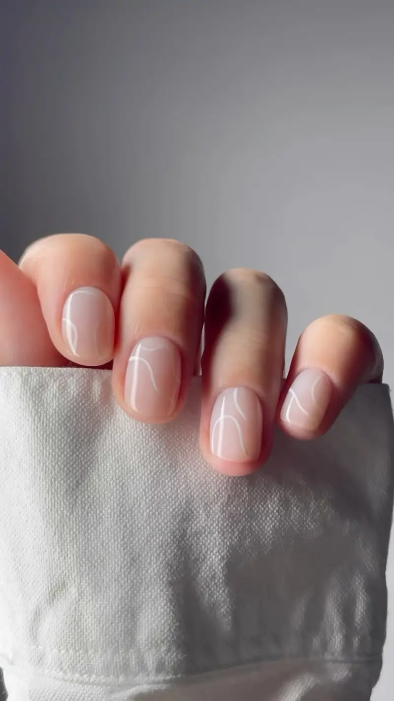 uñas para vestido rojo Con ondas finas 