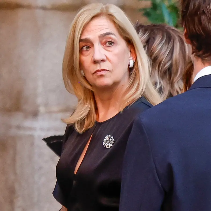 La preocupante imagen de la infanta Cristina en Barcelona tras ver la luz los planes de boda de Iñaki Urdangarin con Ainhoa Armentia