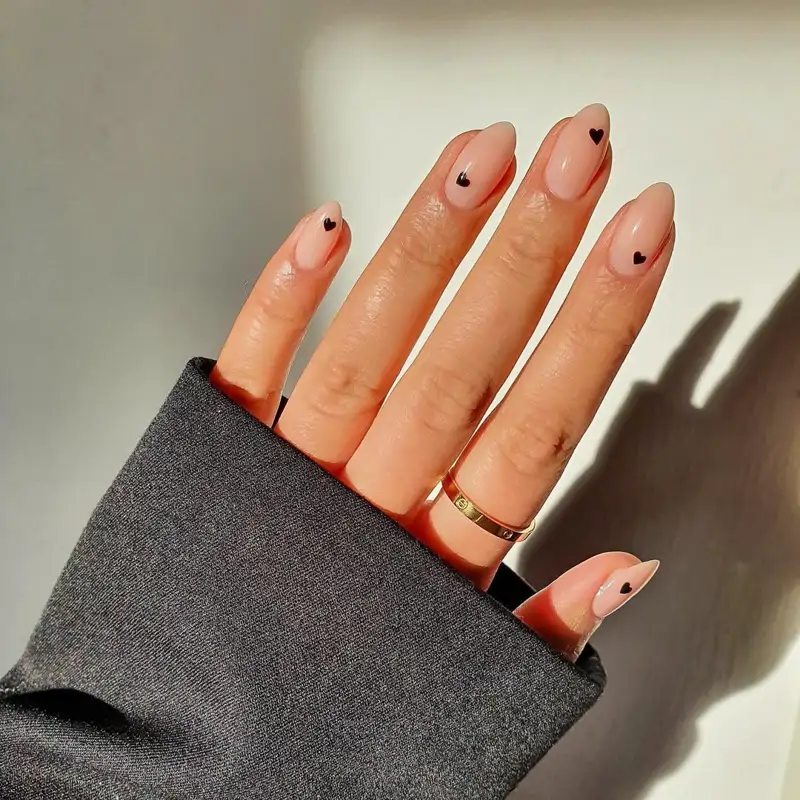 Manicura minimalista