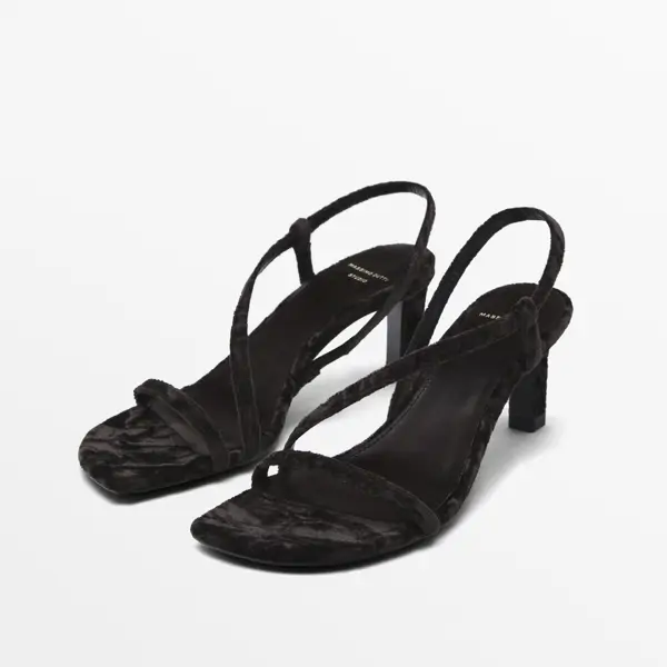 Sandalias negras de tiras